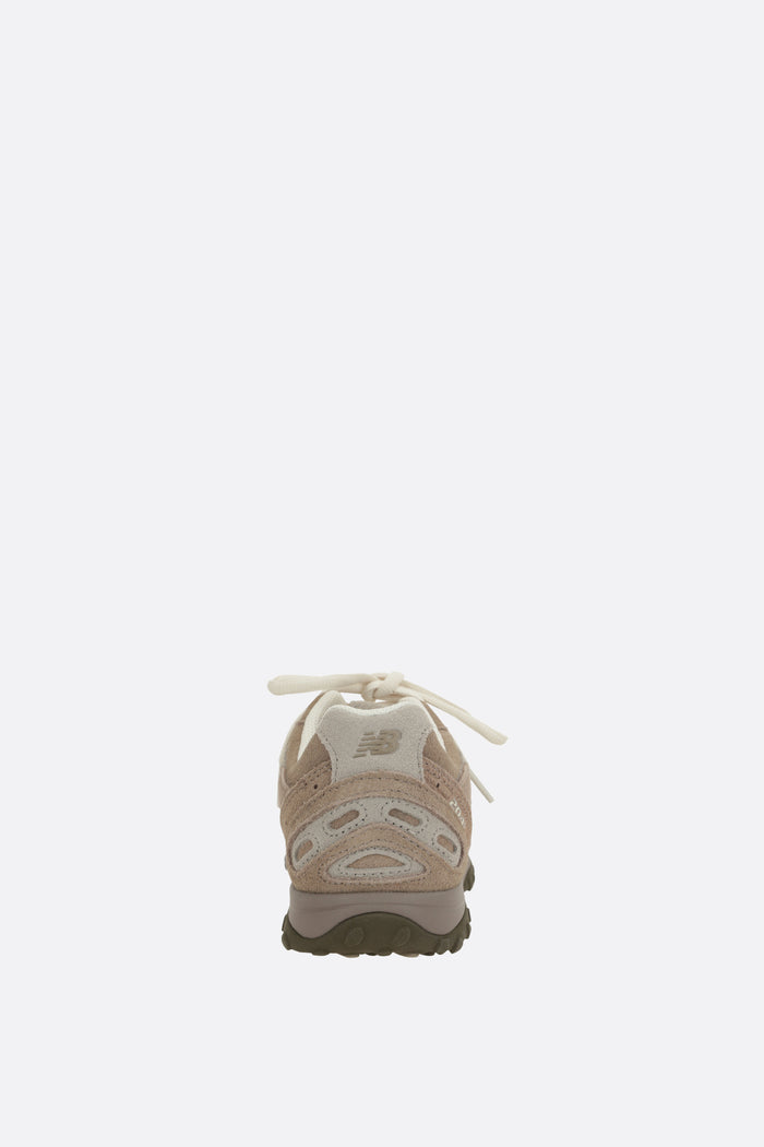 204L sneakers in suede