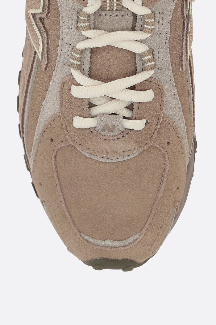 204L sneakers in suede