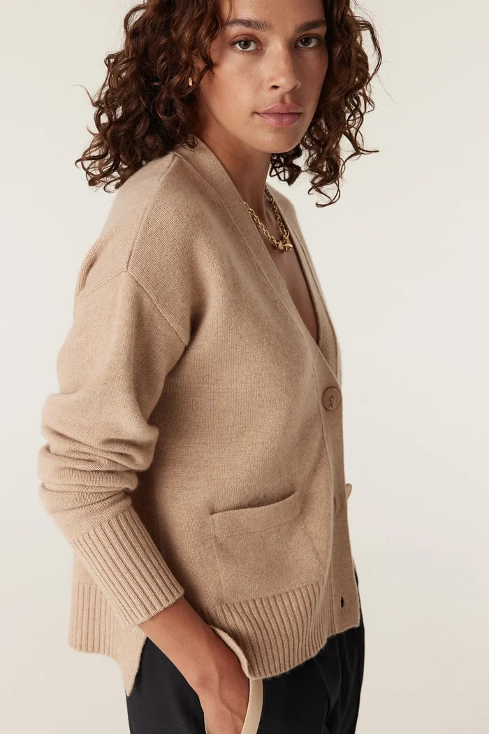CASHWOOL V CARDIGAN | Camel - Darling & Domain