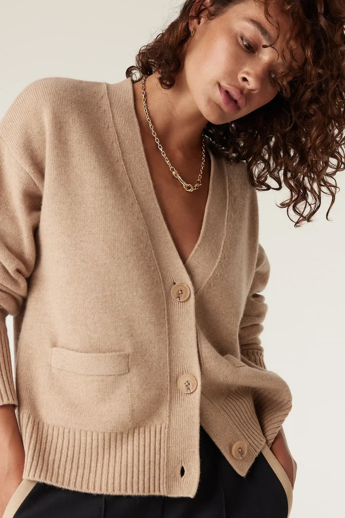 CASHWOOL V CARDIGAN | Camel - Darling & Domain