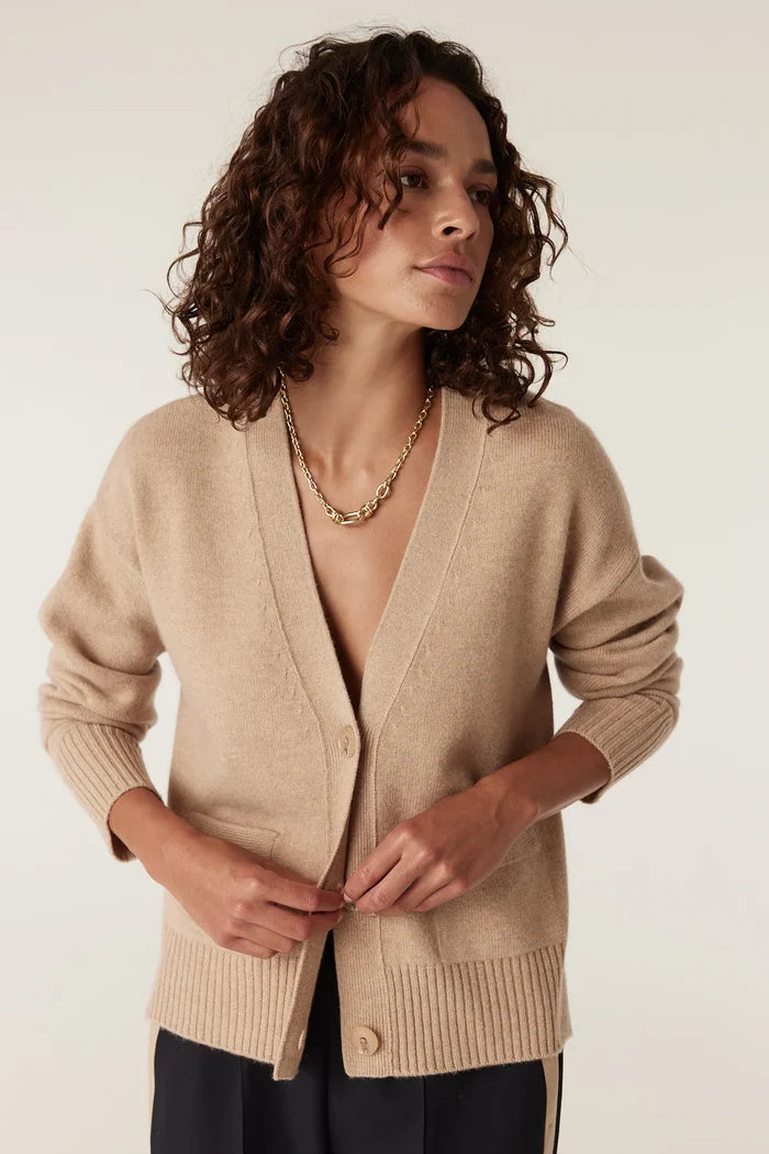 CASHWOOL V CARDIGAN | Camel - Darling & Domain