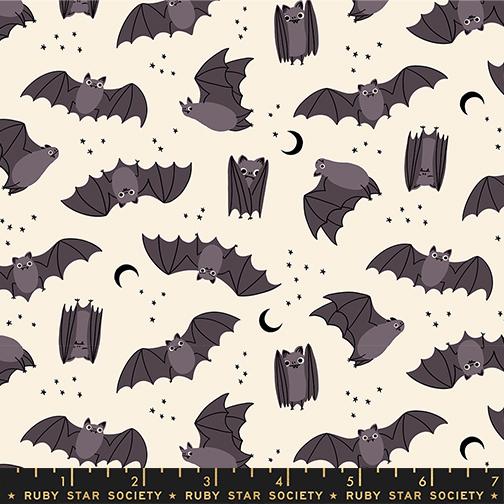 F3073 - Freaky Familiars - Bats - Natural