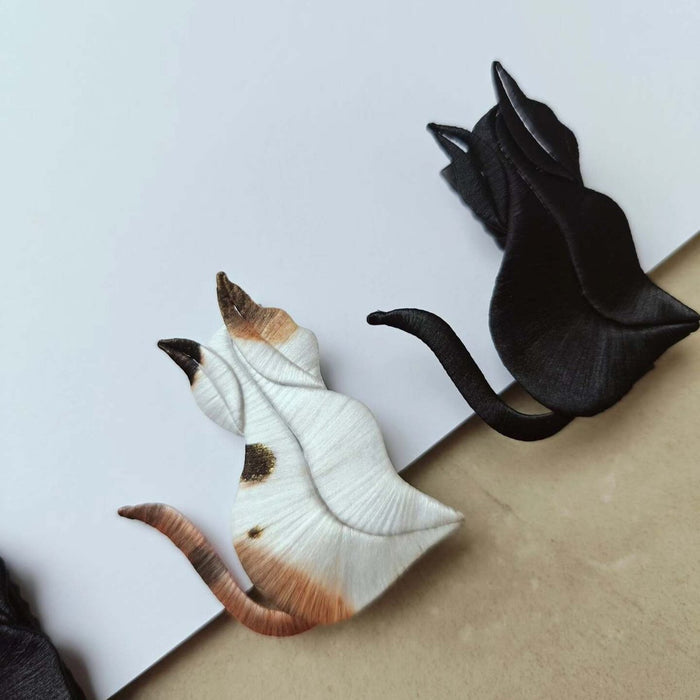 Handmade Thread-Wrapped Cat Brooch - Artisanal Chanhua Feline Floral Accessory