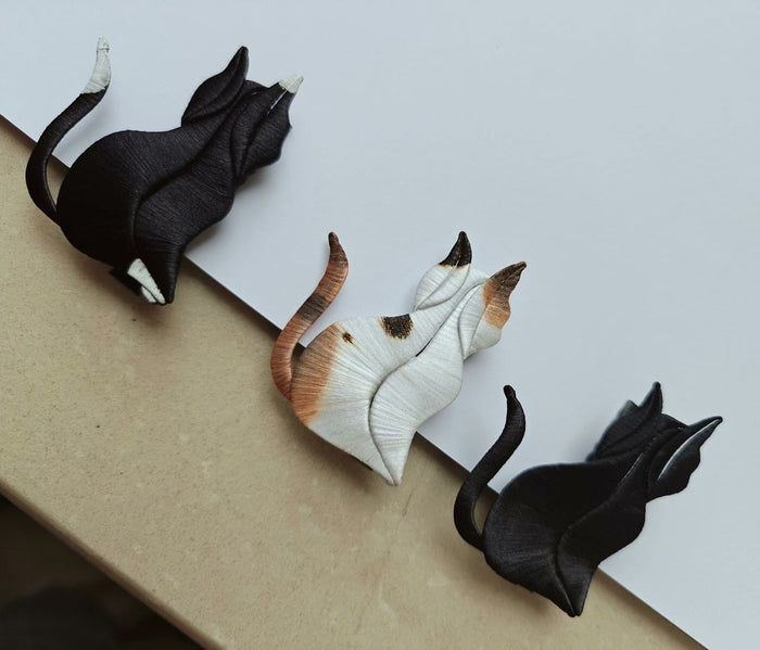 Handmade Thread-Wrapped Cat Brooch - Artisanal Chanhua Feline Floral Accessory