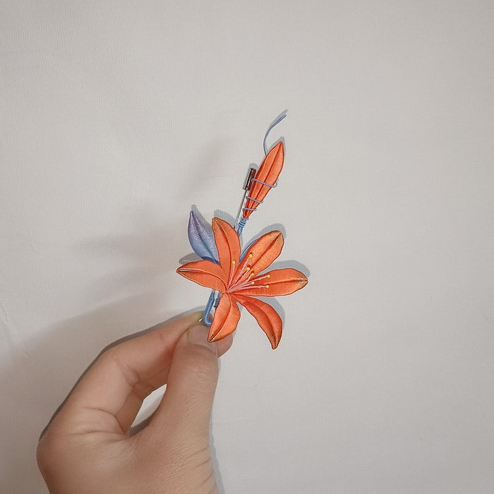 Handmade Thread-Wrapped Lily and Daylily Brooch - Chanhua Floral Jewelry