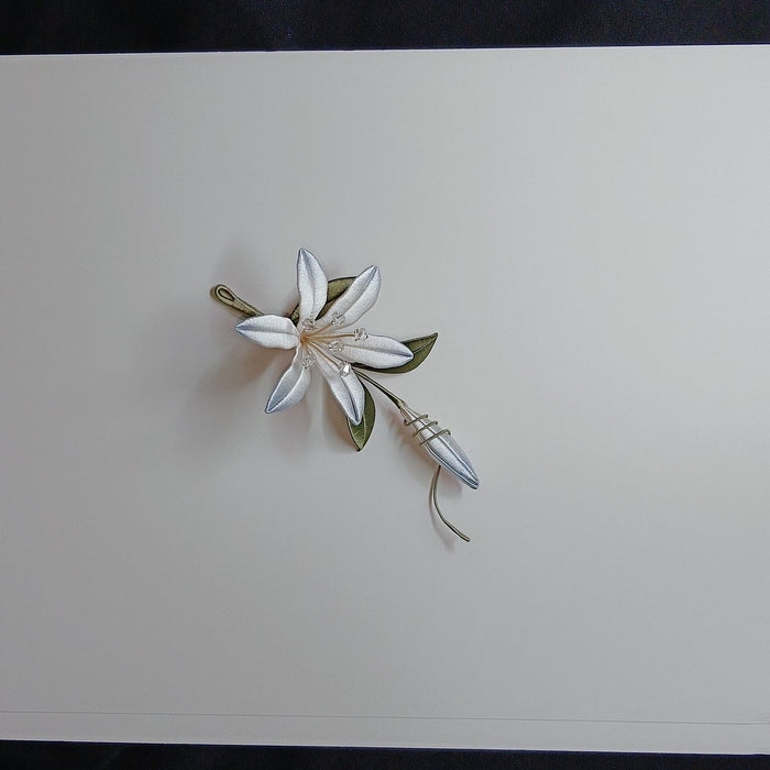 Handmade Thread-Wrapped Lily and Daylily Brooch - Chanhua Floral Jewelry