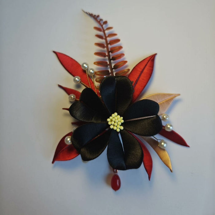 Handmade Thread-Wrapped Wedding Card Brooch - Artisanal Chanhua Traditional Floral Pin