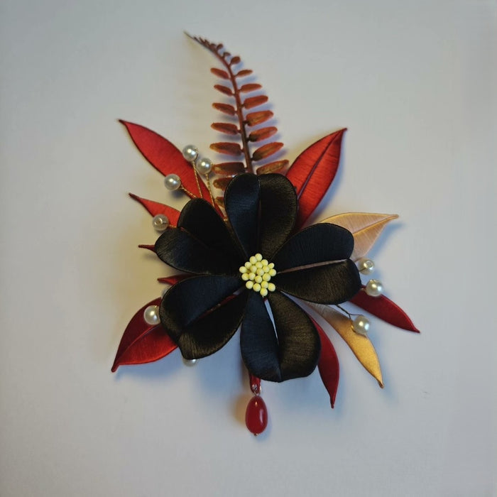 Handmade Thread-Wrapped Wedding Card Brooch - Artisanal Chanhua Traditional Floral Pin