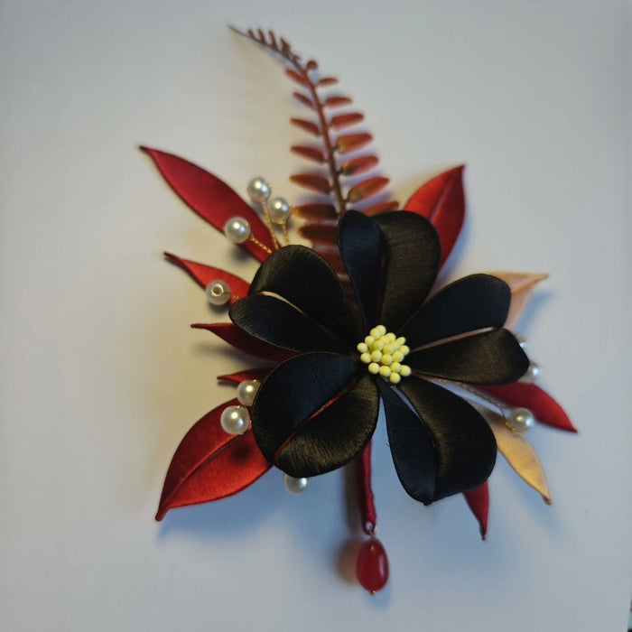 Handmade Thread-Wrapped Wedding Card Brooch - Artisanal Chanhua Traditional Floral Pin