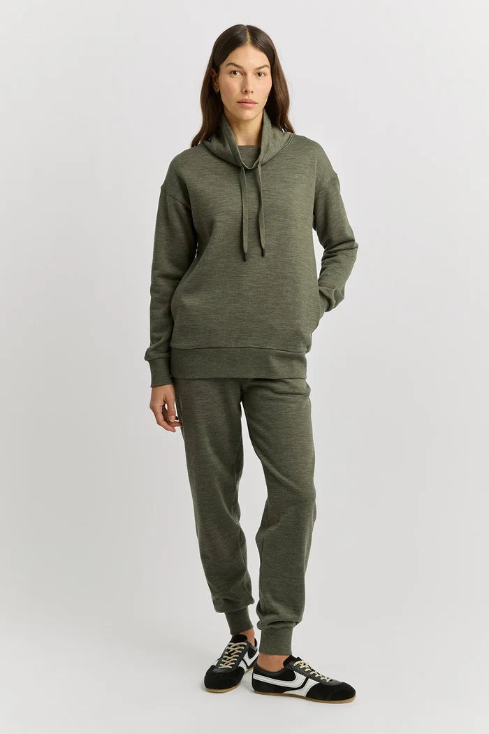 LOUNGE FUNNEL NECK SWEAT | Kale - Darling & Domain