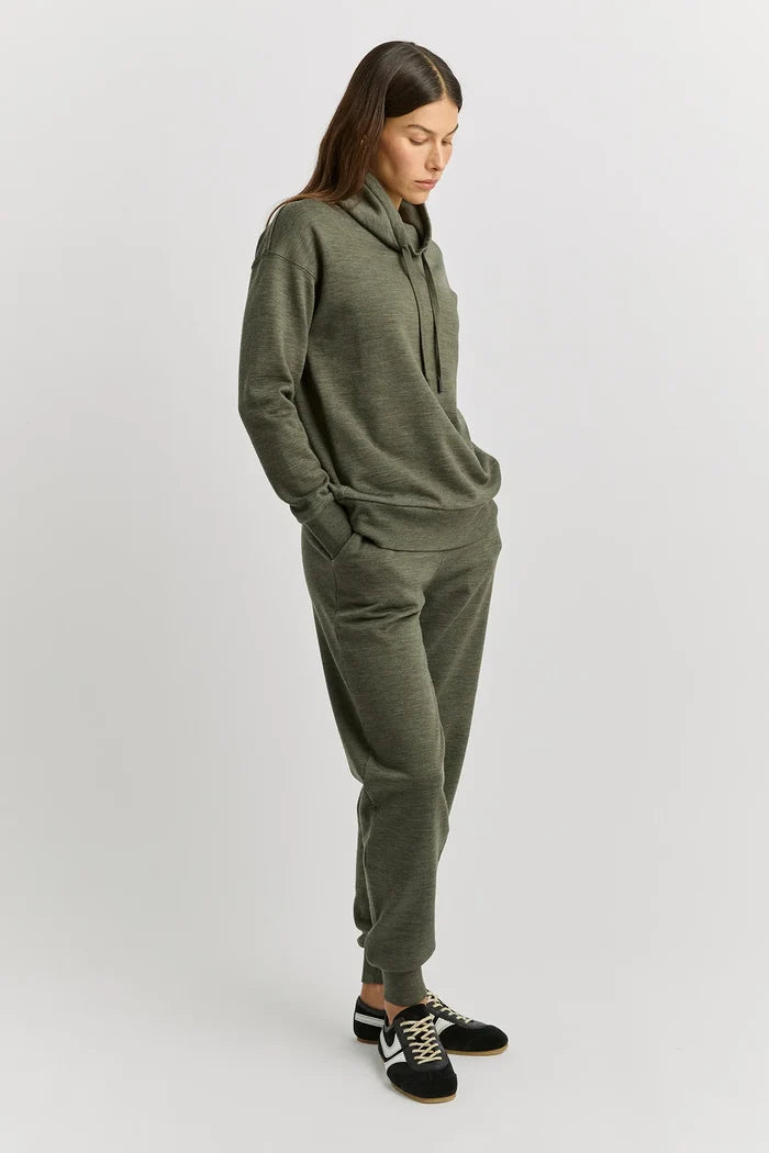 LOUNGE FUNNEL NECK SWEAT | Kale - Darling & Domain