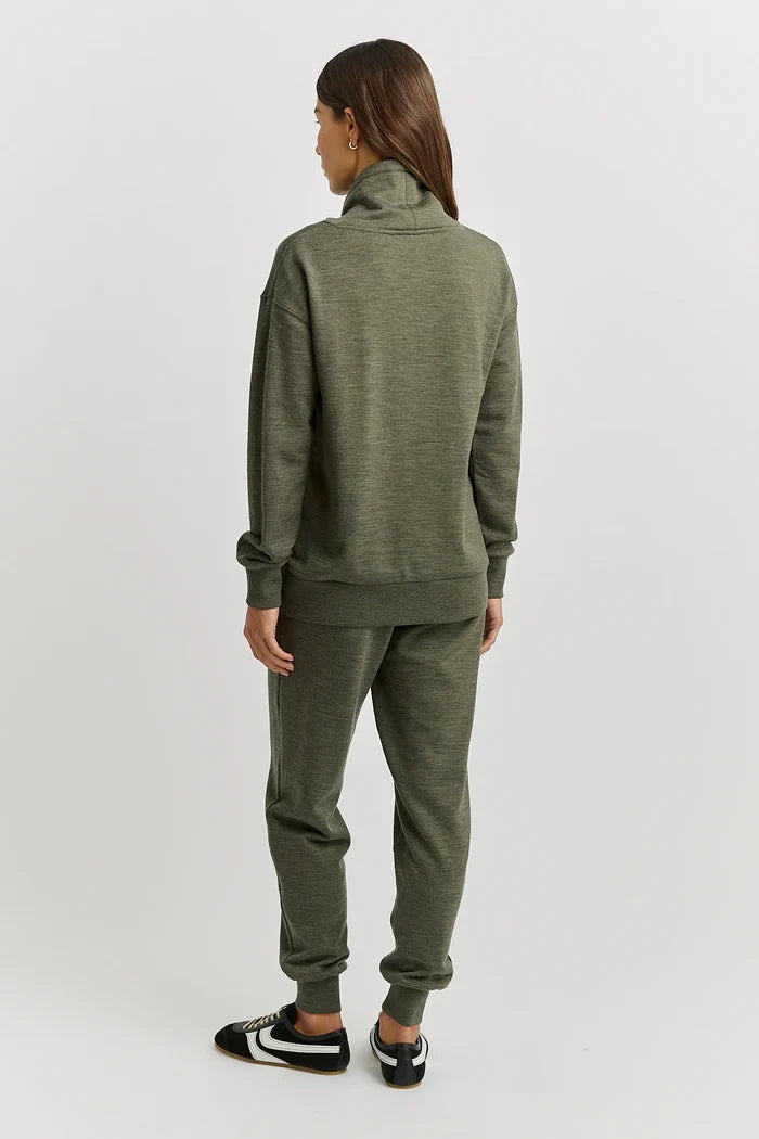 LOUNGE FUNNEL NECK SWEAT | Kale - Darling & Domain