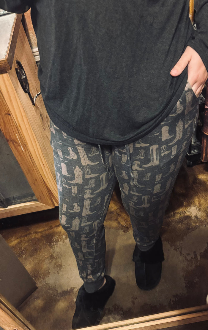 Loungy Lariat Joggers *BOOT