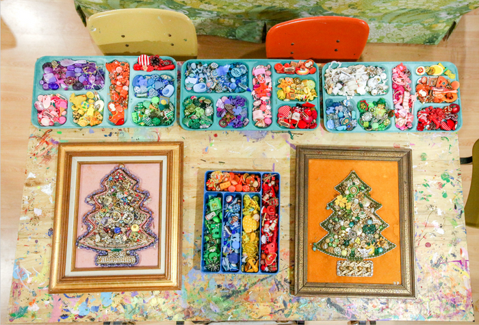 Nov 22, 2025 / 7pm-10pm - Broken Jewelry Kitschmas Trees Workshop