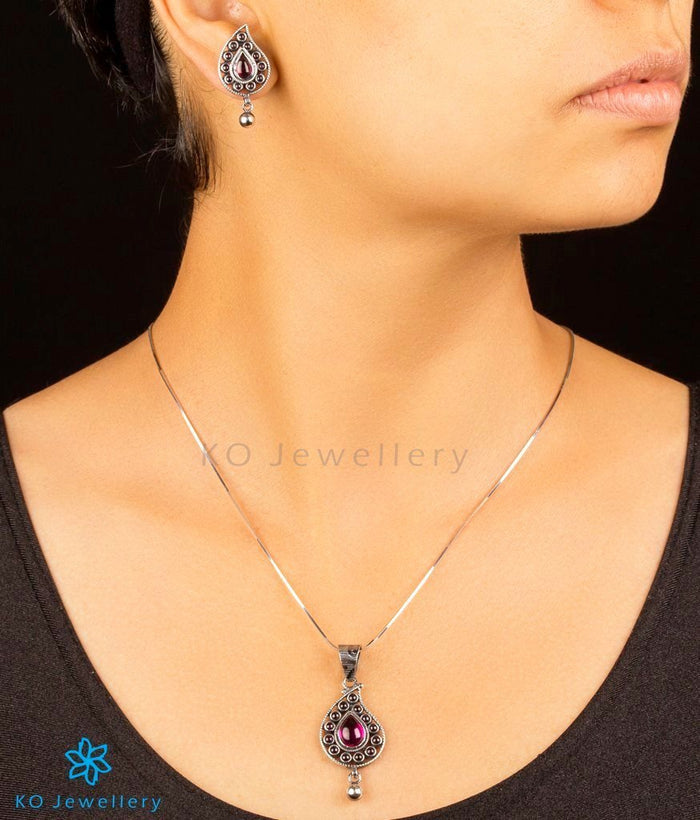 The Shobita Silver Paisley Pendant Set (Oxidised)