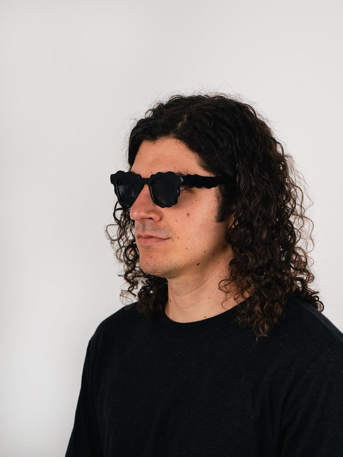 Wavy Square Sunglasses | Black-Image 2