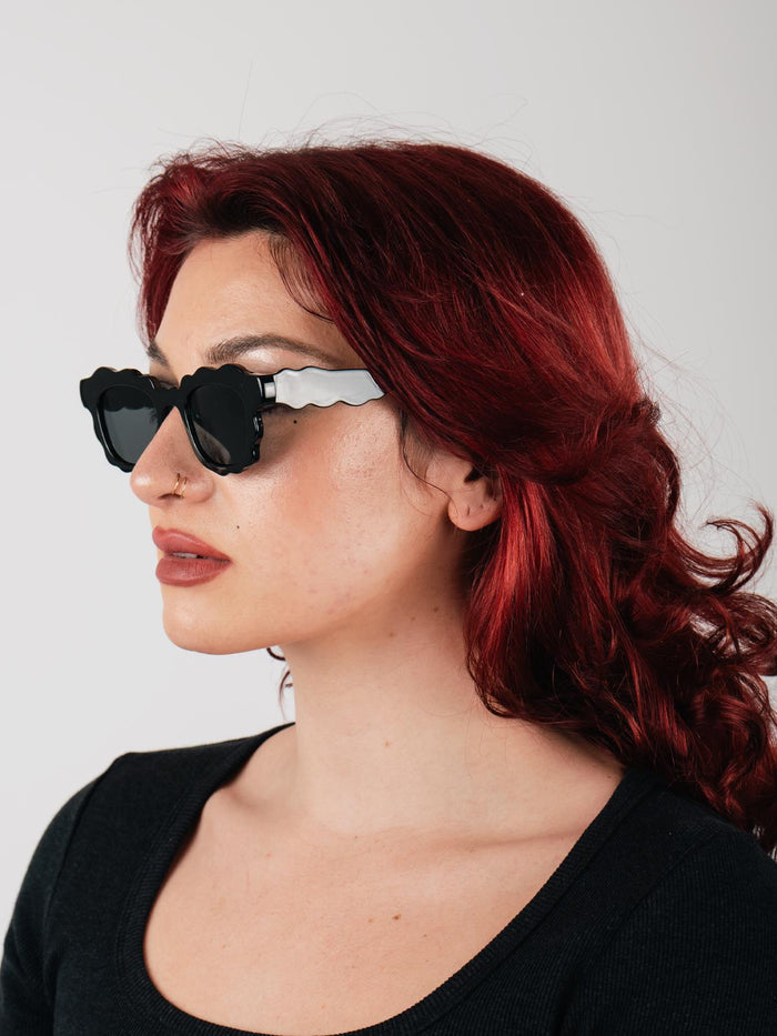 Wavy Square Sunglasses | Black-Image 5